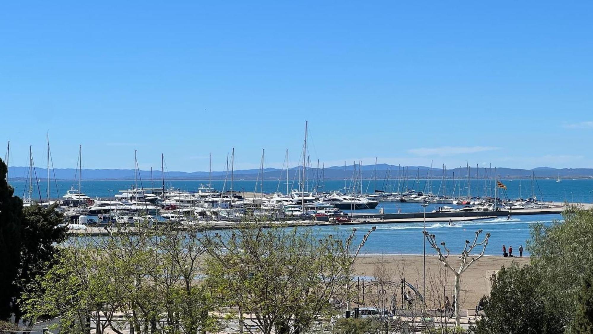 Apartamento Frente Al Mar Roses Exteriér fotografie