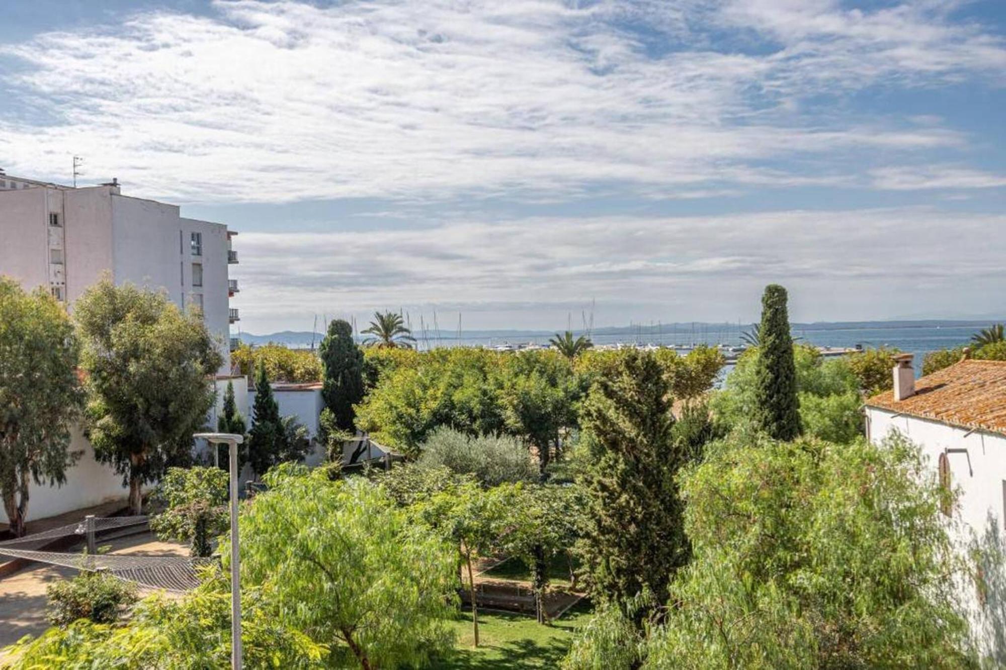 Apartamento Frente Al Mar Roses Exteriér fotografie