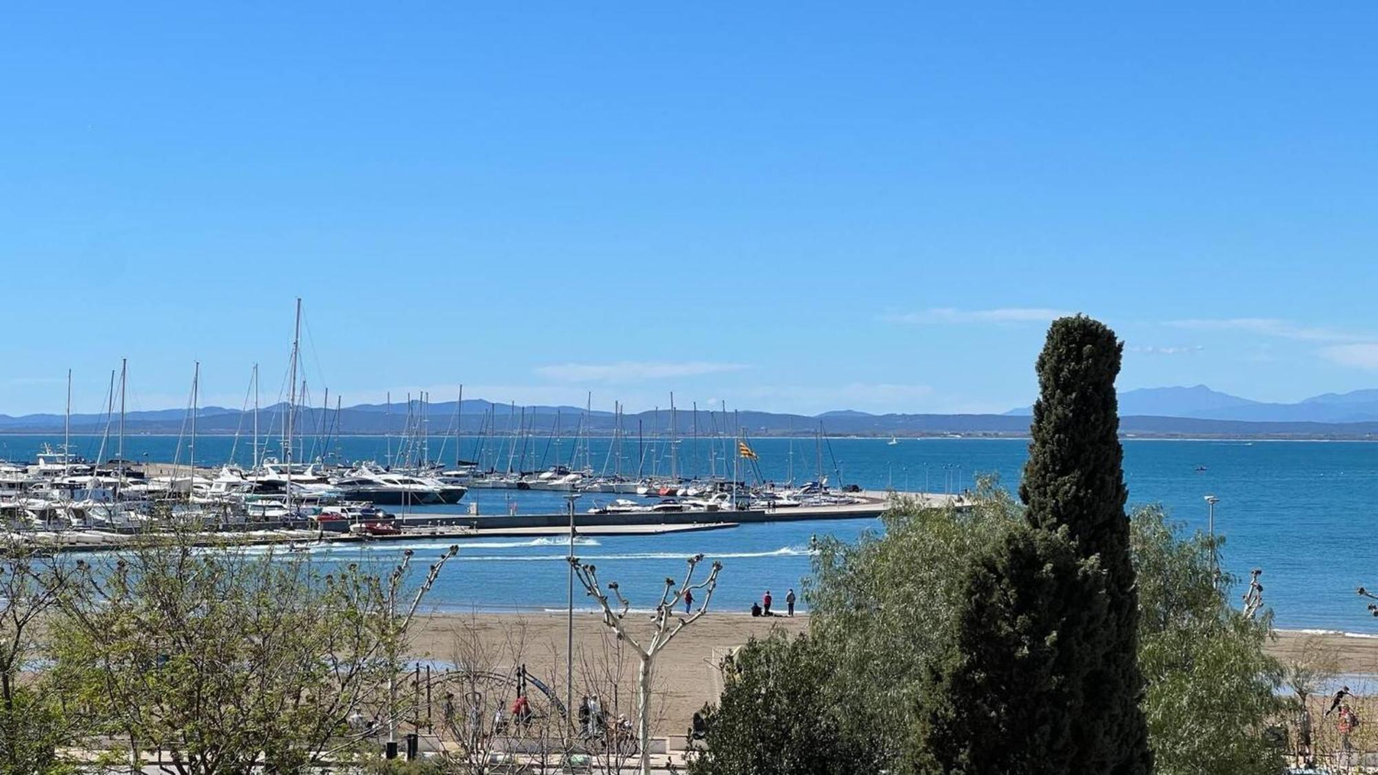 Apartamento Frente Al Mar Roses Exteriér fotografie
